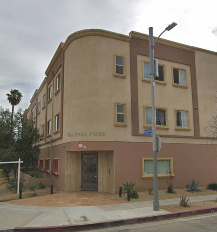 7061 Woodman Ave - 100